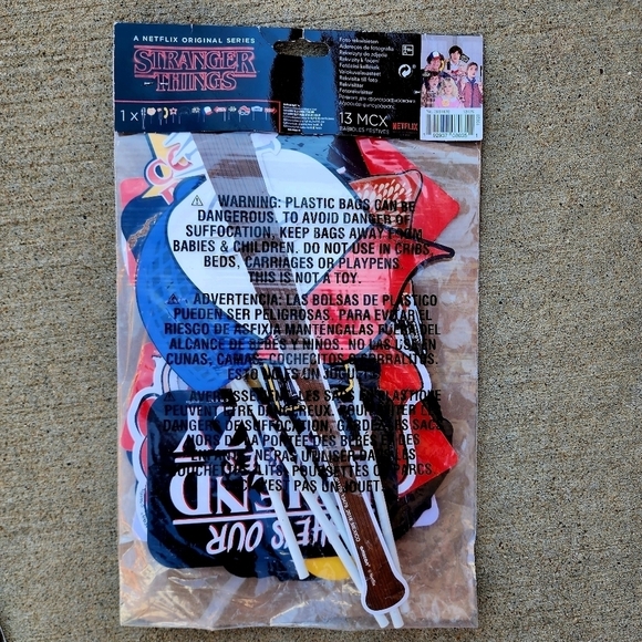 NWT Netflix Stranger Things Party Wall Decor Posters Decorations & Photo Props - Picture 13 of 13